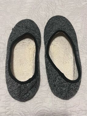 Women's Grey & Black Knit Slippers